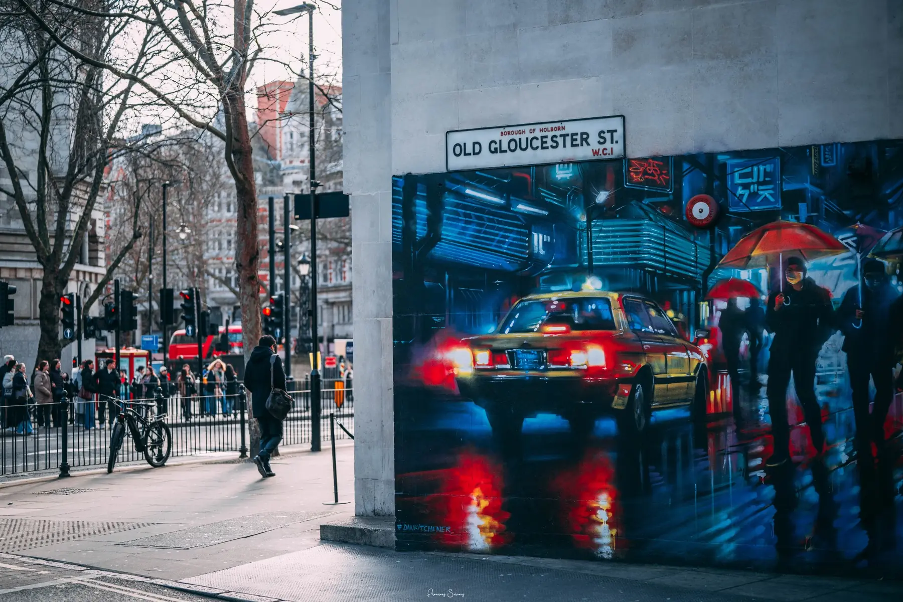 Peinture murale monumentale intégrée à son environnement urbain