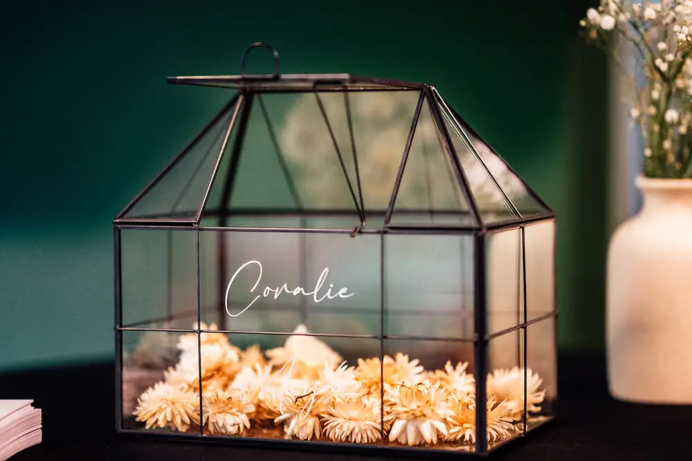 Décoration florale personnalisée au nom de Coralie